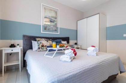Luxury One-Bedroom Apartment/parking in city center - image 8