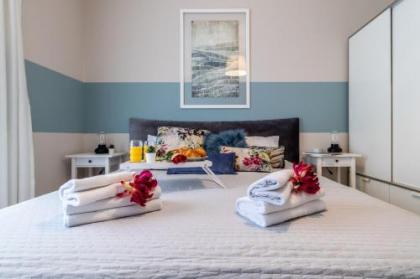 Luxury One-Bedroom Apartment/parking in city center - image 9