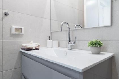 Luxury Two-Bedroom Apartment With Terrace Over Old City View - image 21