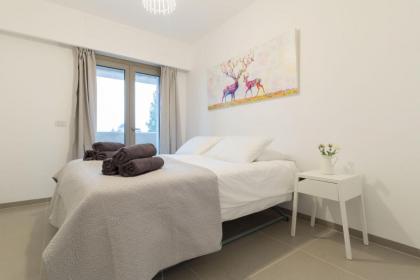 Luxury Two-Bedroom Apartment With Terrace Over Old City View - image 24