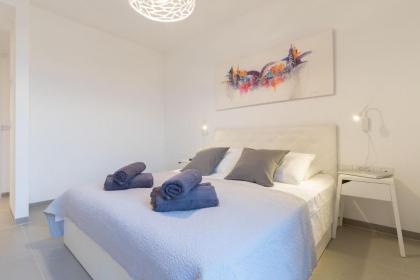 Luxury Two-Bedroom Apartment With Terrace Over Old City View - image 26