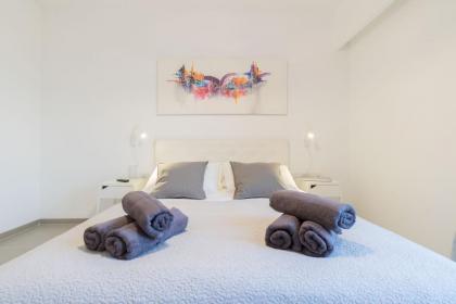 Luxury Two-Bedroom Apartment With Terrace Over Old City View - image 28