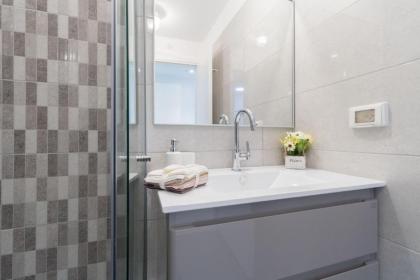 Luxury Two-Bedroom Apartment With Terrace Over Old City View - image 29