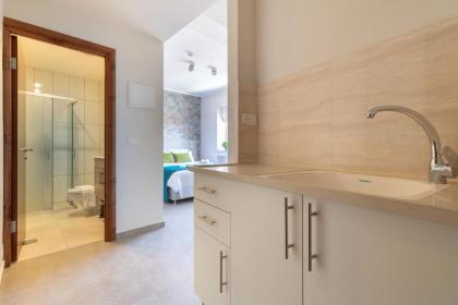 DEM Hotel - image 11