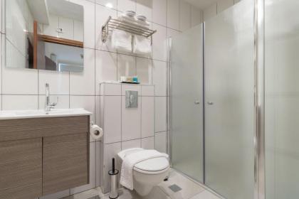 DEM Hotel - image 8