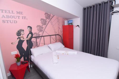 Cinema Hostel Jerusalem - image 6