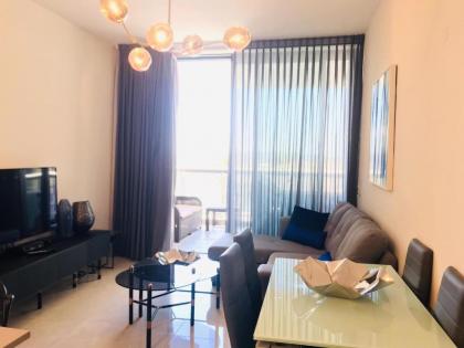 Stylish 1 bedroom in city center - image 1