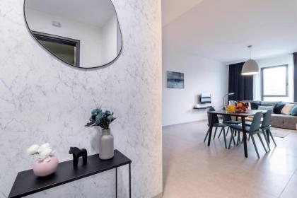 Stylish 1 bedroom in city center - image 10