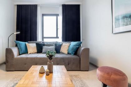 Stylish 1 bedroom in city center - image 14