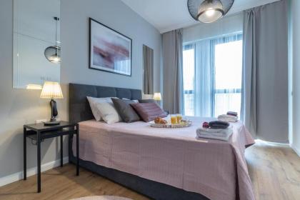 Stylish 1 bedroom in city center - image 17