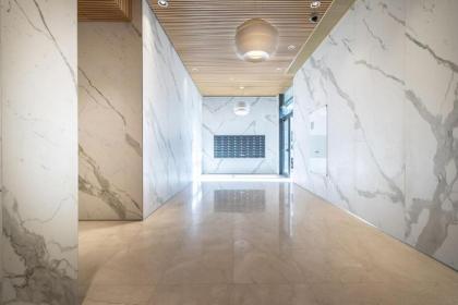 Stylish 1 bedroom in city center - image 18