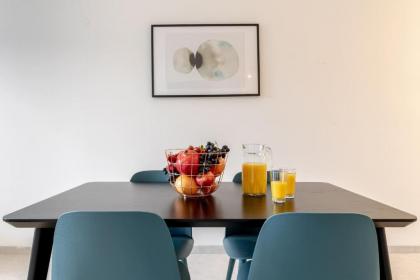 Stylish 1 bedroom in city center - image 19