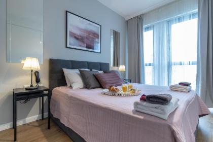 Stylish 1 bedroom in city center - image 5