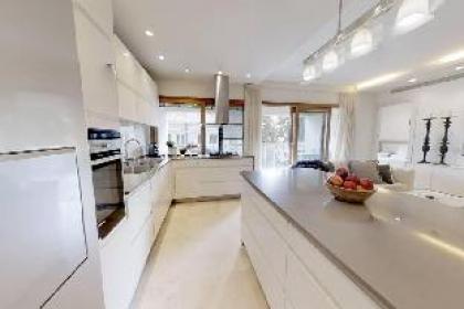 King David Residence Luxury 4 BD/Pool/Gym/Parking - image 13