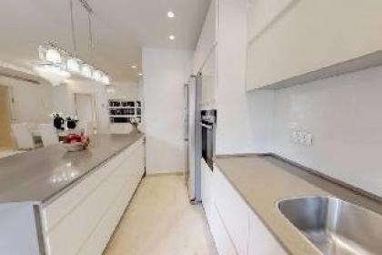 King David Residence Luxury 4 BD/Pool/Gym/Parking - image 9