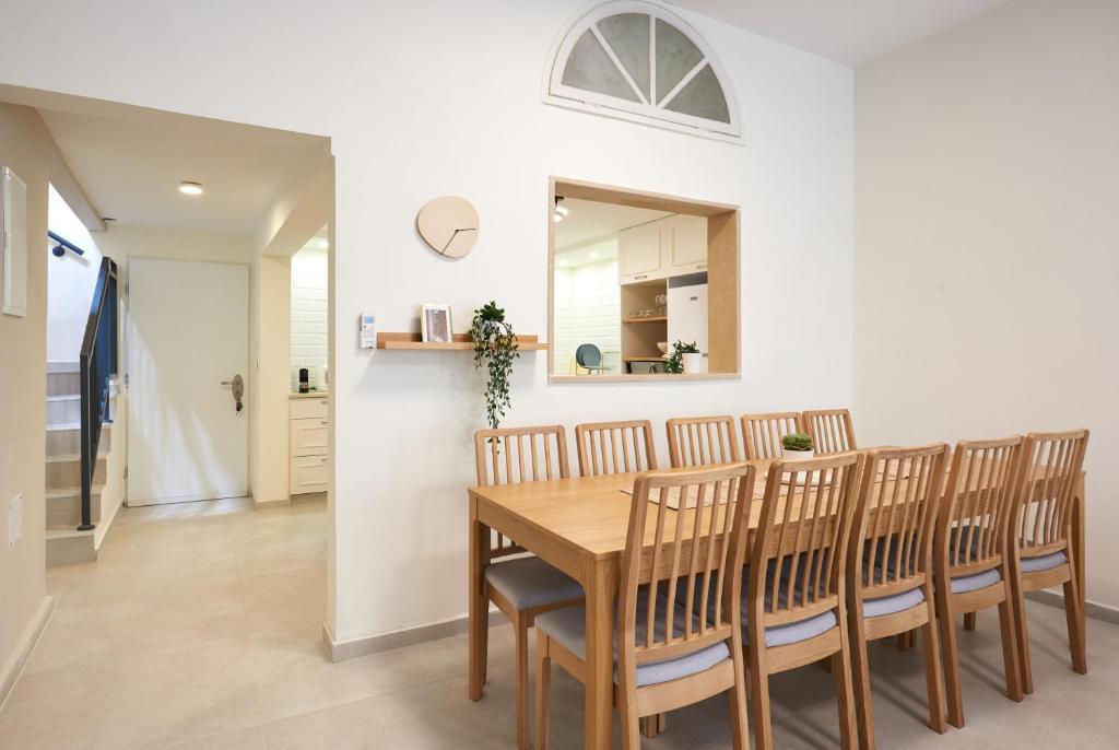 A private luxurious villa in the German Colony! - image 4