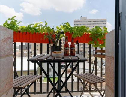 Trendy Balcony ApartmentBen Yehuda St Jerusalem! - image 2