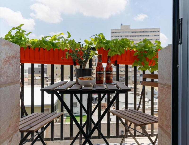 Trendy Balcony ApartmentBen Yehuda St Jerusalem! - image 2