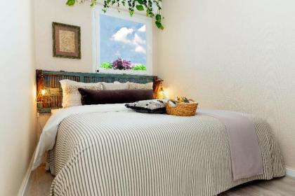 Trendy Balcony ApartmentBen Yehuda St Jerusalem! - image 4