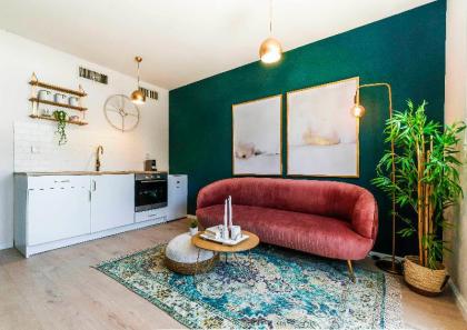  1 BR Apt Amazing Location  Near to everything! - image 4