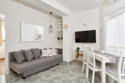 The central and quiet place in Nachlaot-Rehavia - image 11