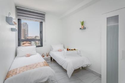Gorgeous 2BDR in City Center View & Balcony- #53 - image 5