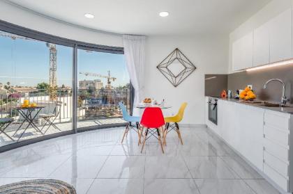 Luxury 2BDR with Balcony&View - Even Israel #54 - image 3
