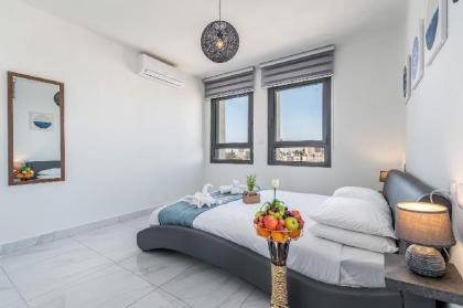 Spacious 2BDR with Balcony  View Even Israel #55