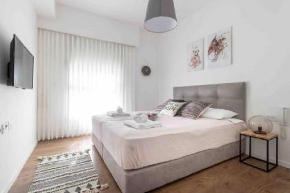 Amazing 1 bedroom in best location/parking - image 3