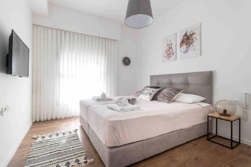 Amazing 1 bedroom in best location/parking - image 3