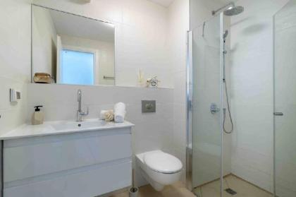 Amazing 1 bedroom in best location/parking - image 5