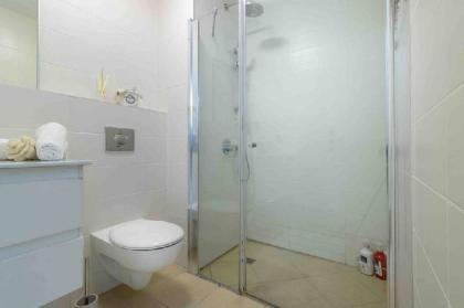 Amazing 1 bedroom in best location/parking - image 6