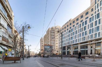 Modern flat on best location in town - image 3