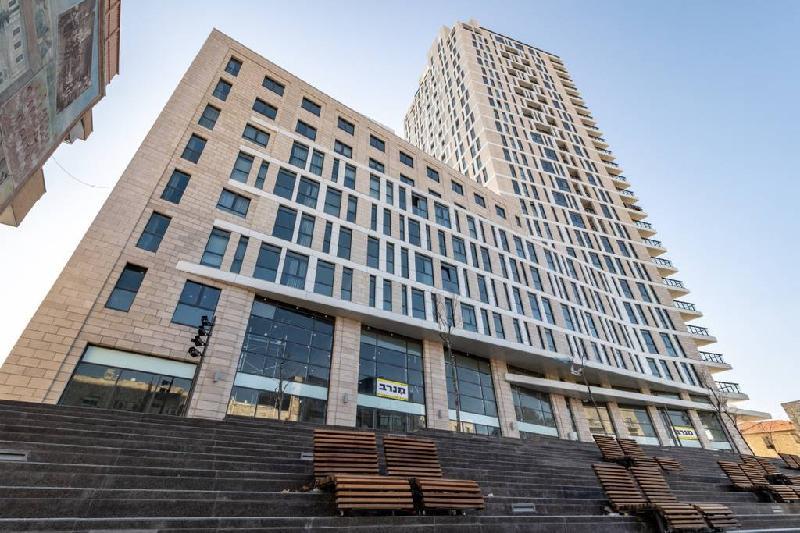 Modern flat on best location in town - image 4