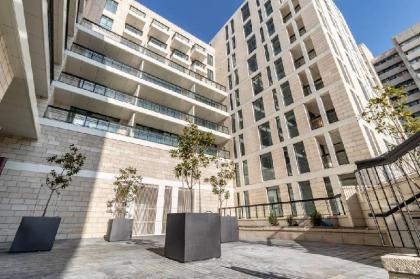 Modern flat on best location in town - image 5