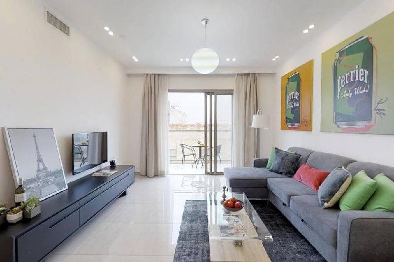 Exclusive Two-Bedroom Apartment With Parking - main image