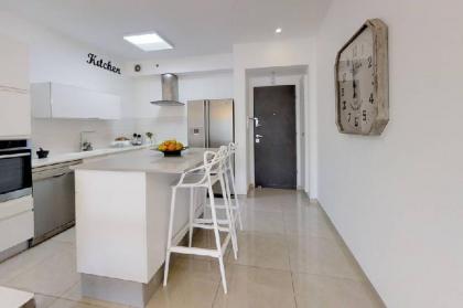 Exclusive Two-Bedroom Apartment With Parking - image 4