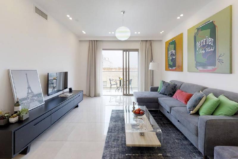 Exclusive Two-Bedroom Apartment With Parking - image 5