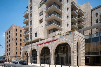 Exclusive Two-Bedroom Apartment With Parking - image 6