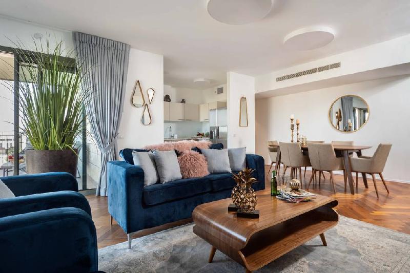 Fabulous 2 bedrooms in city center  - image 2