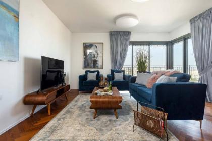 Fabulous 2 bedrooms in city center  - image 4