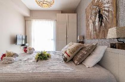 Sunny Central Apartment With Style - image 10