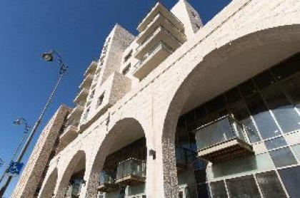 Sunny Central Apartment With Style - image 15