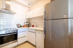 Sunny Central Apartment With Style - image 3