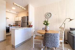 Sunny Central Apartment With Style - image 4