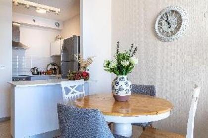 Sunny Central Apartment With Style - image 6