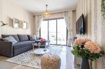 Sunny Central Apartment With Style - image 8