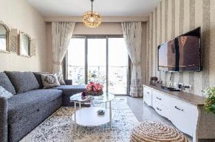 Sunny Central Apartment With Style - image 9