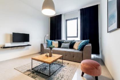 Stylish 1 bedroom in city center - image 3