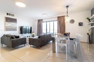 Exceptional 3 Bedroom/Parking in best area of town - main image